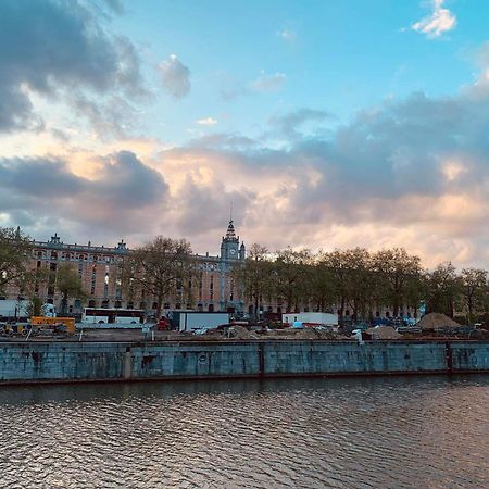Отель Edouard Boat Брюссель Экстерьер фото